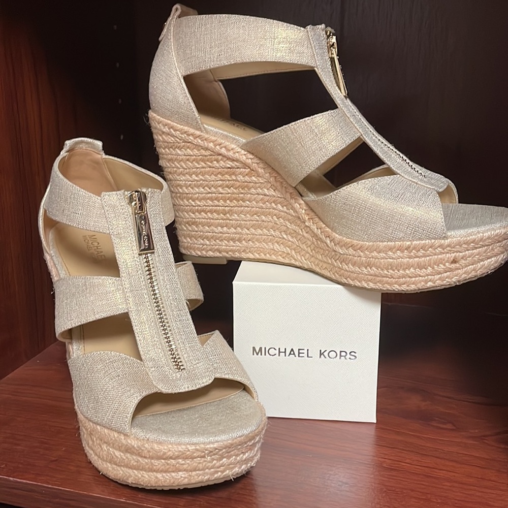 Michael KORS Hemp Berkley Wedge Size 7.5 Worn once! Beige Gold